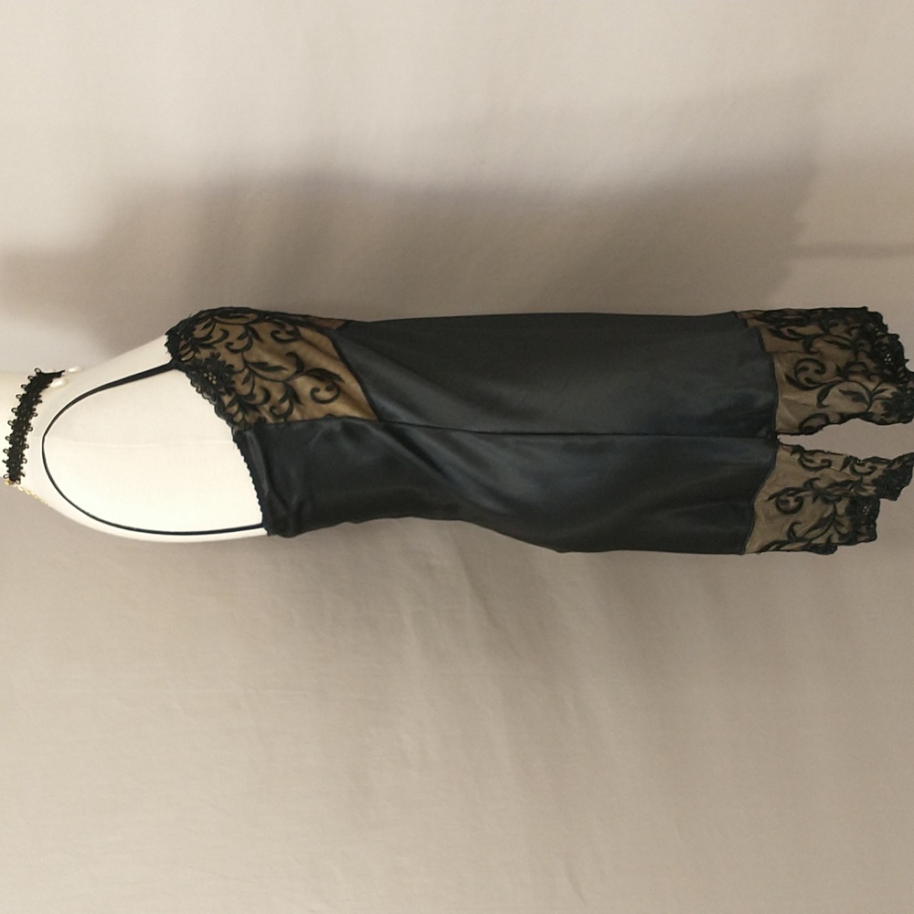 Slip Dress from NYC Movie Set Black Party Sexy Chemise w Bra USA Made sz 32 apx4 - Picture 3 of 12